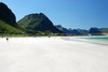 051_FL_Ramberg_hvit_strand.jpg